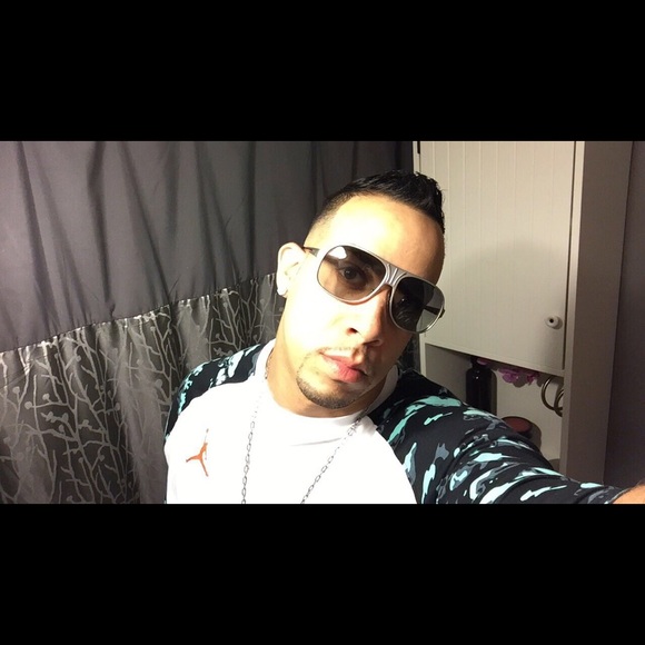 Meet your Posher, Ferdiam - Picture 2 of 6